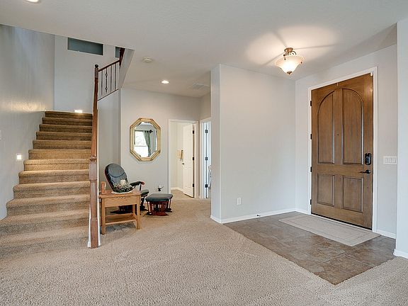 5th image of 677 W Basswood Ave