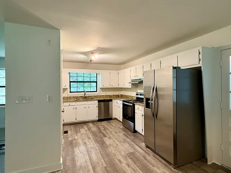 108 Allen Rd — Photo 20