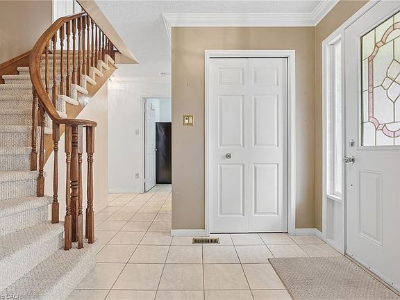 3rd image of 5 Michelle Dr
