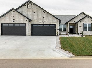 686 Wright Dr, Willard, MO 65781
