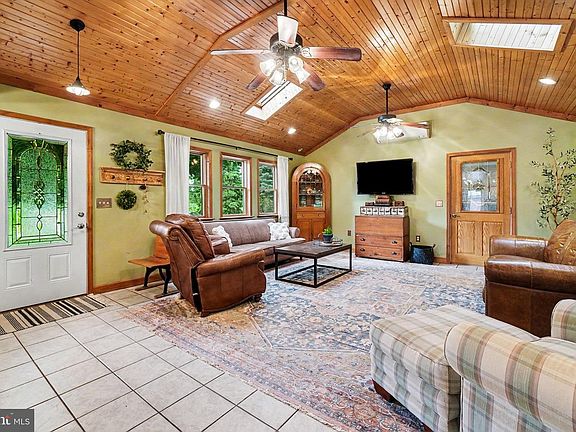 4th image of 315 Pine Stump Rd