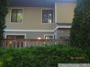 1211 Trailwood S, Hopkins, MN 55343