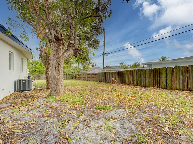 840 Bradley St — Photo 35
