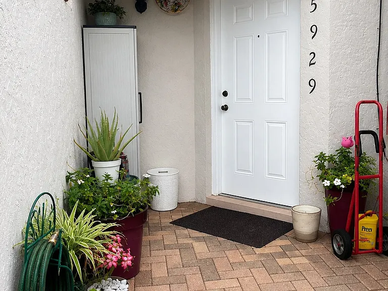5929 SW 36th Ct #9 — Photo 2