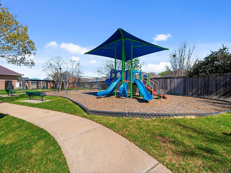 17215 Fernchase Ct — Photo 32