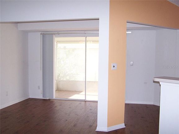 4th image of 1625 Brookton Green Dr