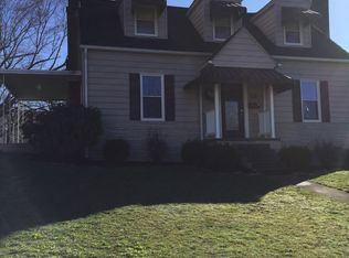 607 N Mountain Ave, Mount Hope, WV 25880