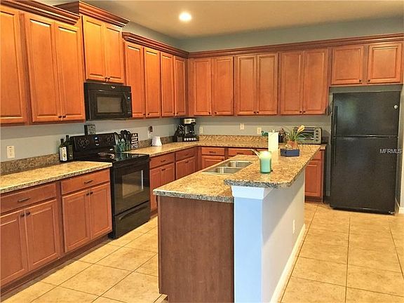 Eat-in Kitchen.
