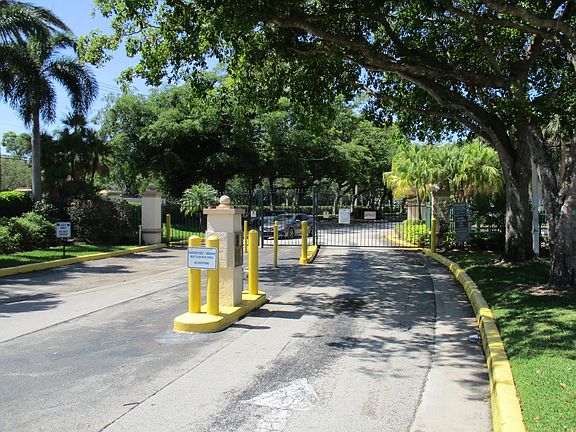 4th image of 9203 Glenmoor Drive
