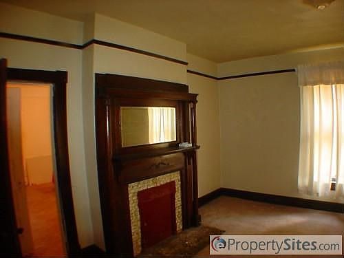 4th image of 1105 Dearing St