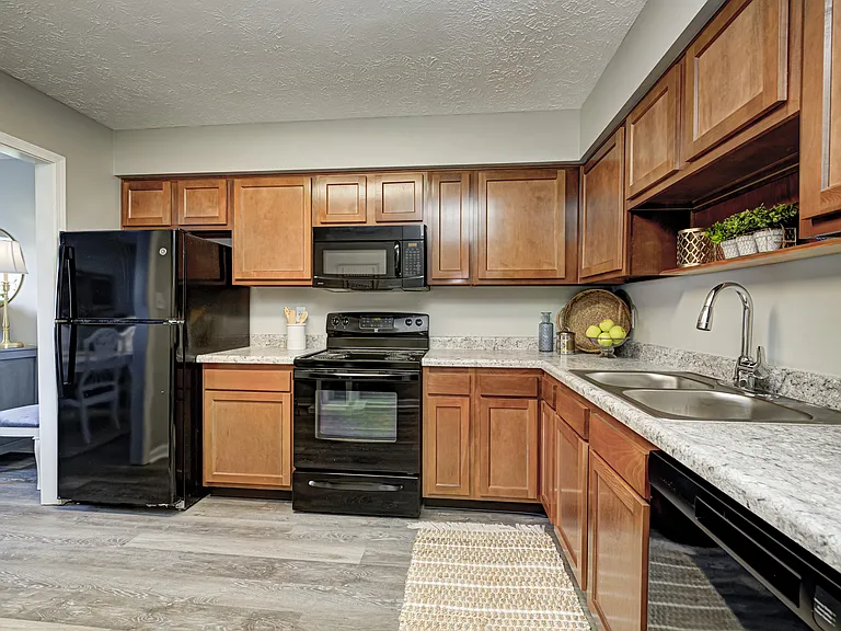 Ivy Knoll Apartments — Photo 14