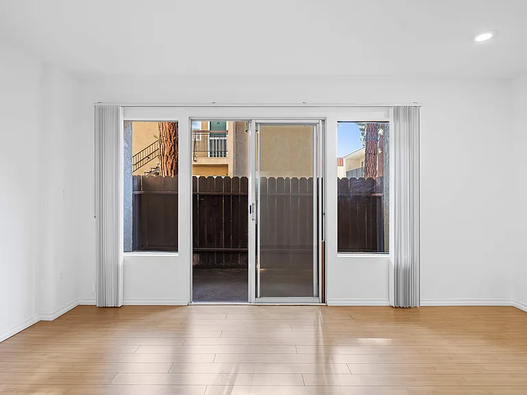 Los Patos Apartments — Photo 30