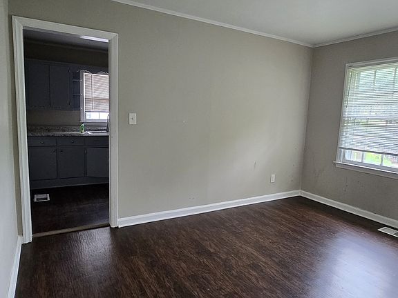 4th image of 491 Woodrow Ave