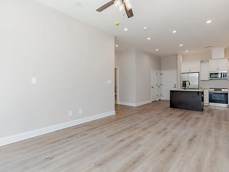1009 Northside Dr — Photo 18