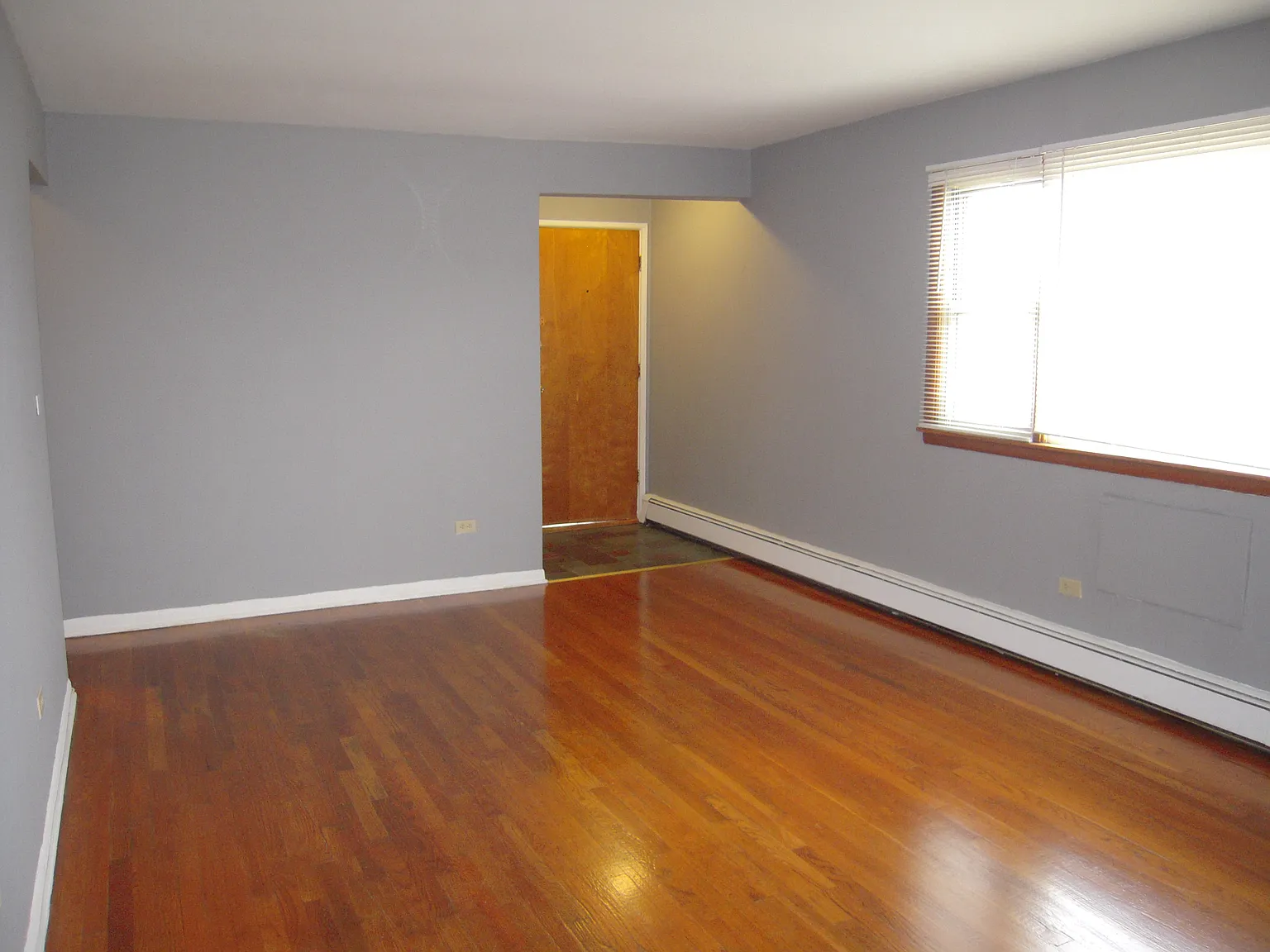 Immediate Occupancy, Quiet street, 1 bedroom — Photo 3