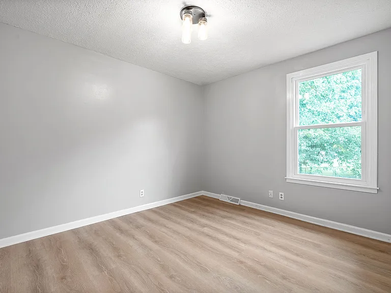 313 Grassland Dr — Photo 16