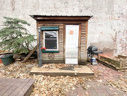 Rented by RealTegrity NY LLC | media 24