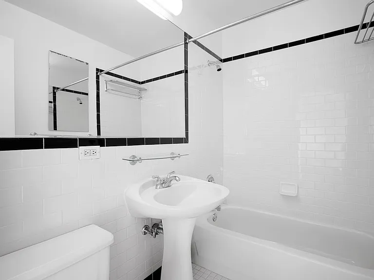 420 W 42nd St #19G — Photo 5