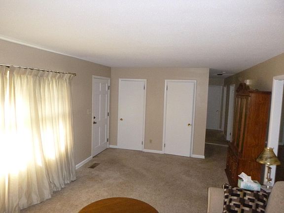 5th image of 1903 Club Dr #Single