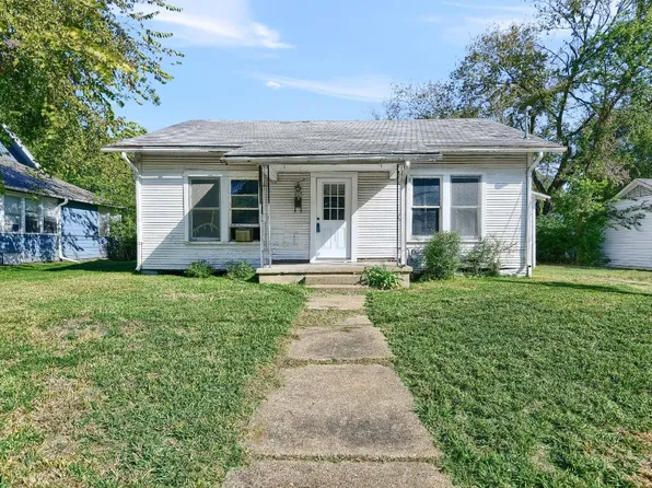 615 E 11th St, Bonham, TX 75418