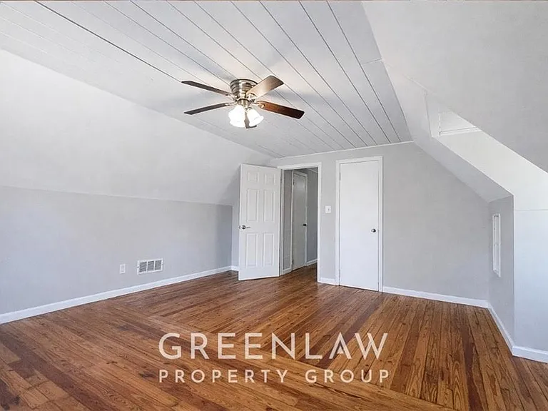 1944 Lyle Ave — Photo 30