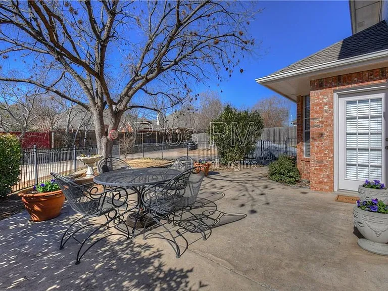 8435 Creekside Cir — Photo 24
