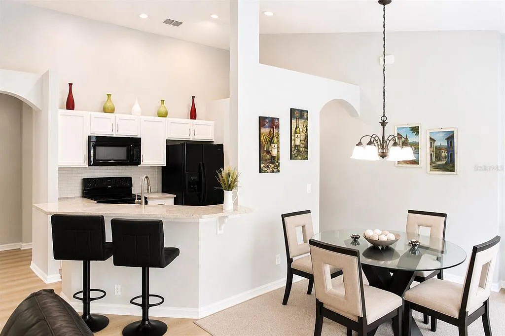 4 bed, 3.0 bath, 1582 sqft, $2,950 — Photo 3