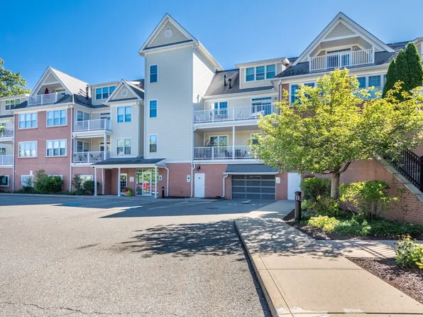 95 Conant St Unit 302, Concord, MA 01742
