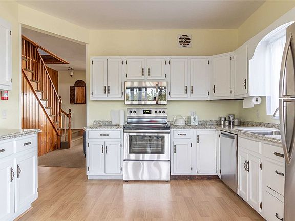 4th image of 3350 W Creek Ave