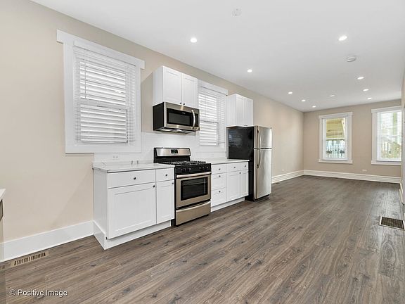 3rd image of 1719 N Kimball Ave