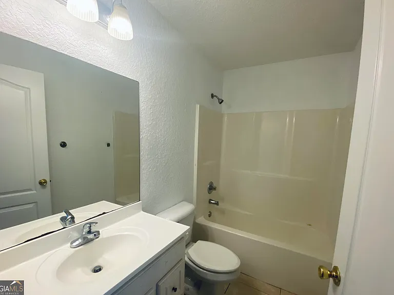 240 W Dawson Ave — Photo 7