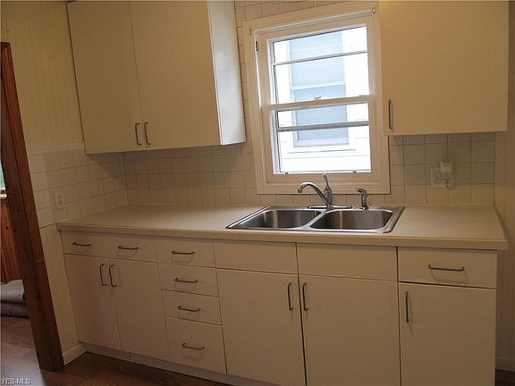 5th image of 1620 24th St NE