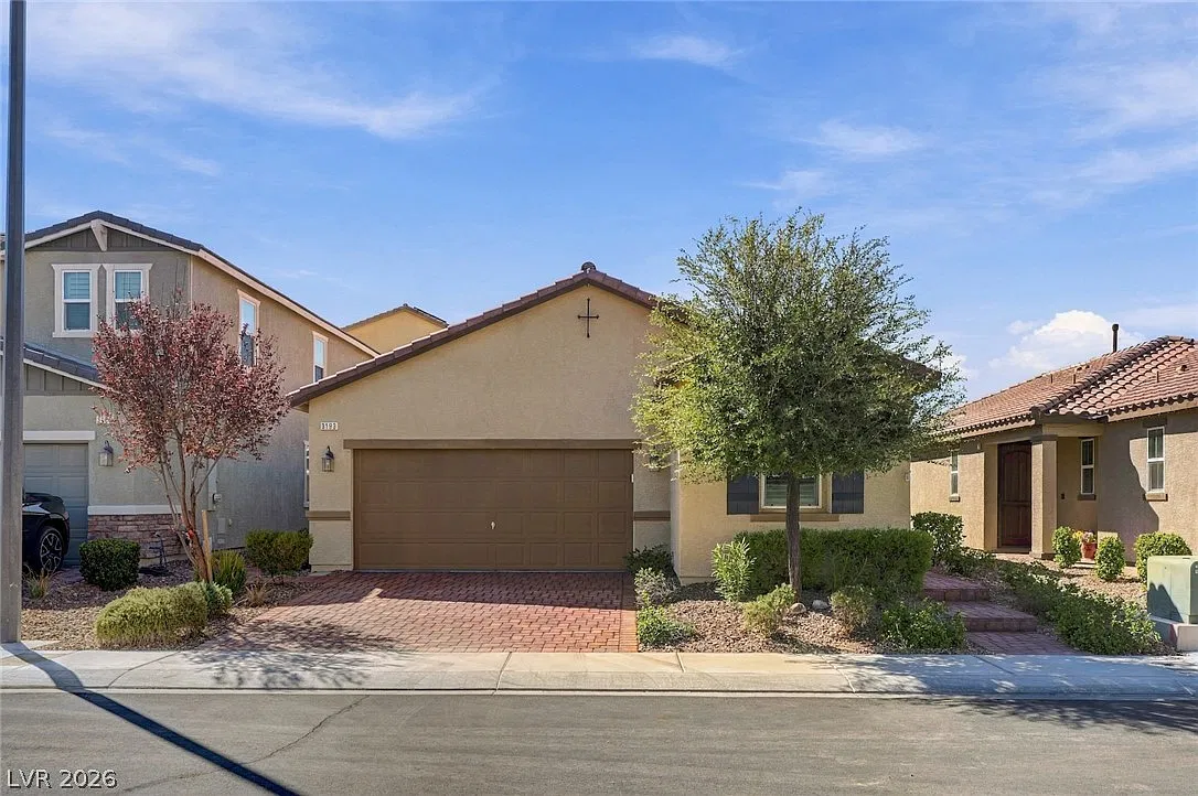 3 bed, 2.5 bath, 1844 sqft, $2,495 — Photo 1