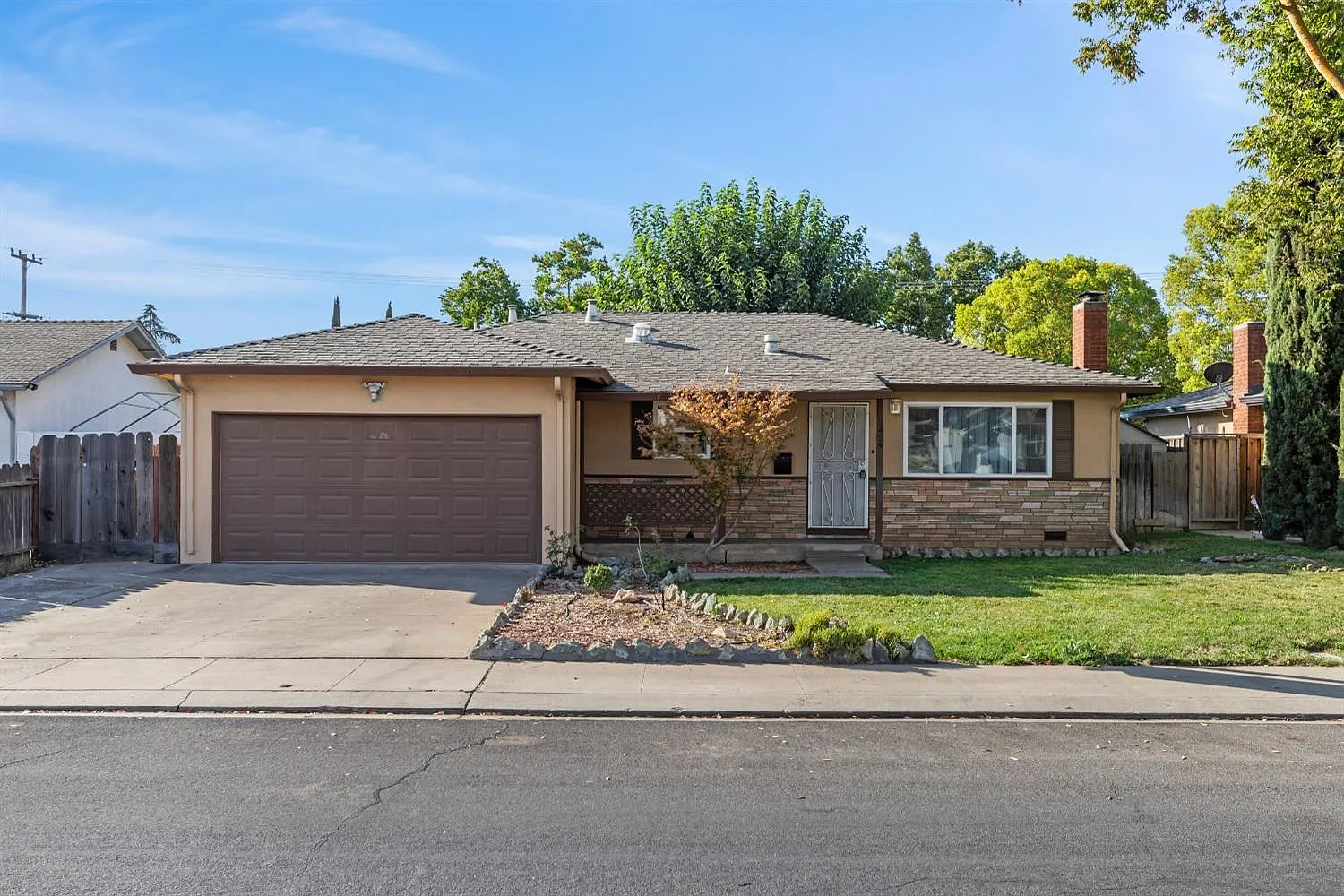 2424 Eicher Ave photo 1