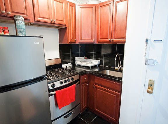 4th image of 202 6th Ave APT 5A