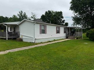 2 E Calvertville Rd, Bloomfield, IN 47424