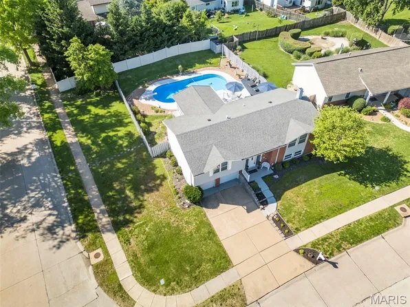 12741 Parkway Estates Dr, Saint Louis, MO 63146