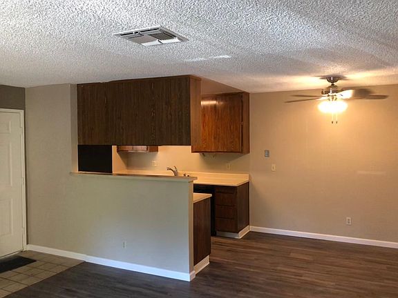 2nd image of 5920 Van Alstine Ave APT 1