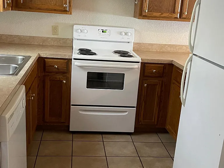 608 N Cleveland Ave — Photo 3
