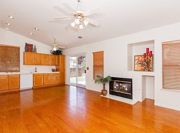 4th image of 2270 E El Paso Ave