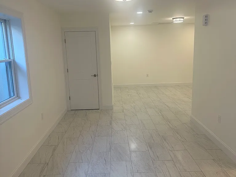 65 Cox Ave — Photo 8