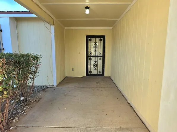 101 Marigold Dr SW, Rio Rancho, NM 87124
