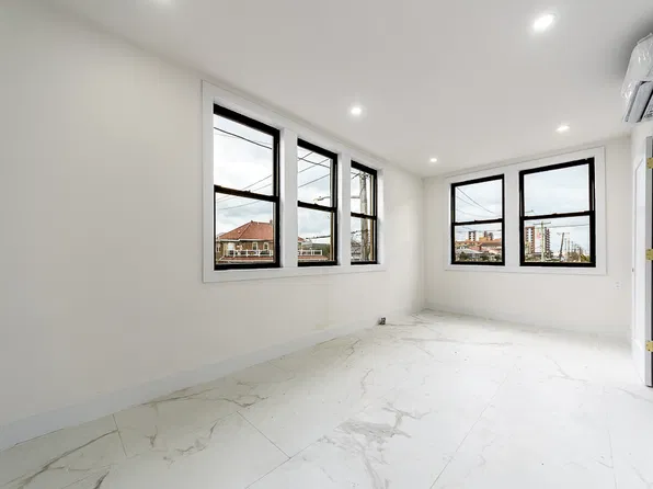 315 Riverside Blvd, Long Beach, NY
