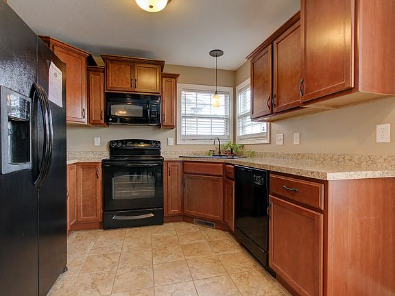 3rd image of 692 Fox Trail Ct