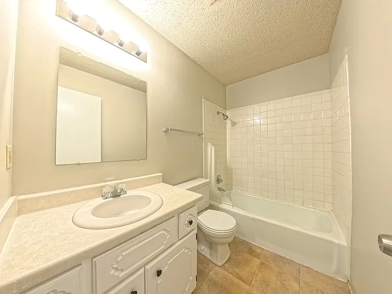 611 Hickory Hill Ln — Photo 11