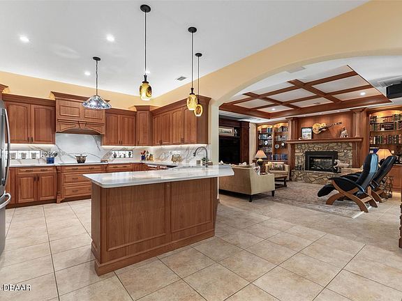 2nd image of 46 Old Oak Dr S