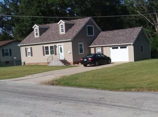 1110 S 3rd St, Effingham, IL 62401