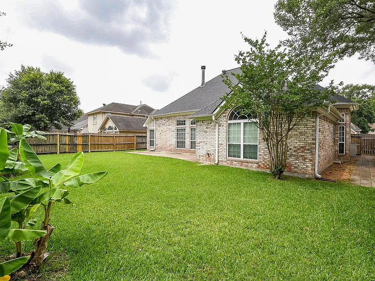 21818 Windsor Castle Dr — Photo 32