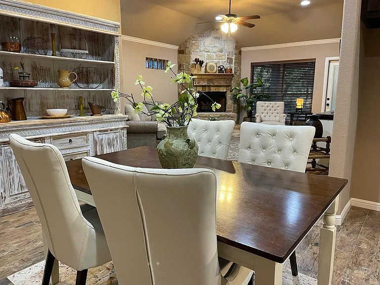 1407 Lauren Ln — Photo 1