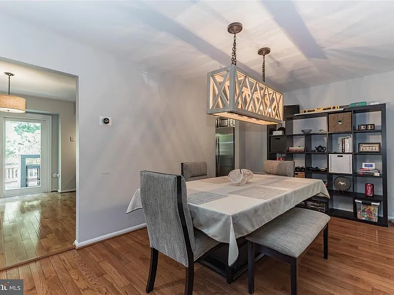 Dinning Room (photo 2/2)